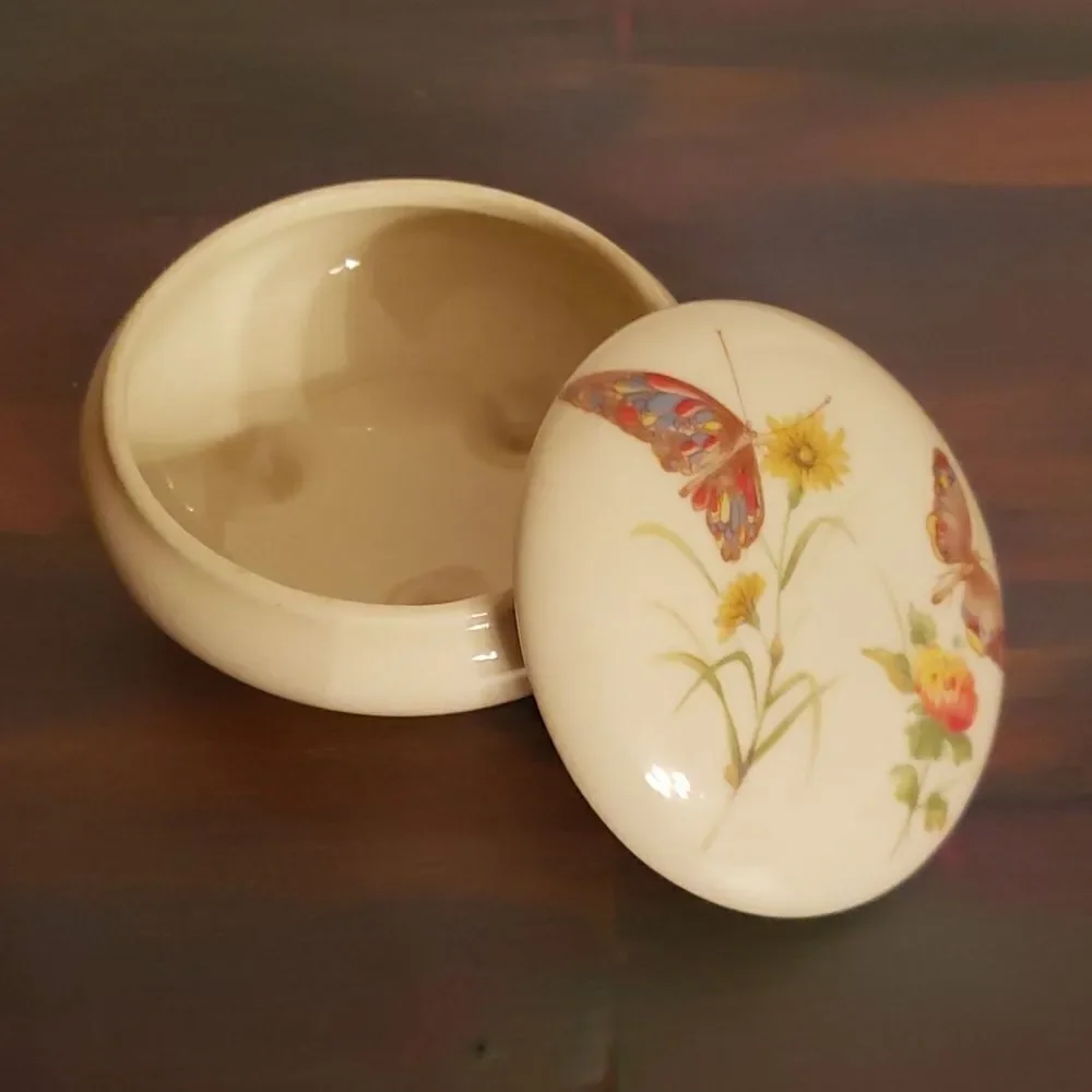 Vintage Footed Floral Butterfly Trinket Box w/Lid - Takahashi - Japan